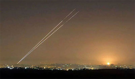 Aviación sionista destruye dos edificios residenciales en Gaza